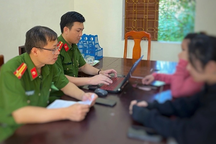 Hai phụ nữ đã được mời lên Công an xã Văn Kiều làm việc vì đăng tải thông tin sai sự thật. Ảnh: Dân Trí.