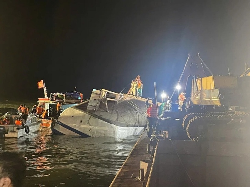 Những hình ảnh ám ảnh tại hiện trường vụ lật tàu du lịch trên vịnh Hạ Long, tỉnh Quảng Ninh - 16