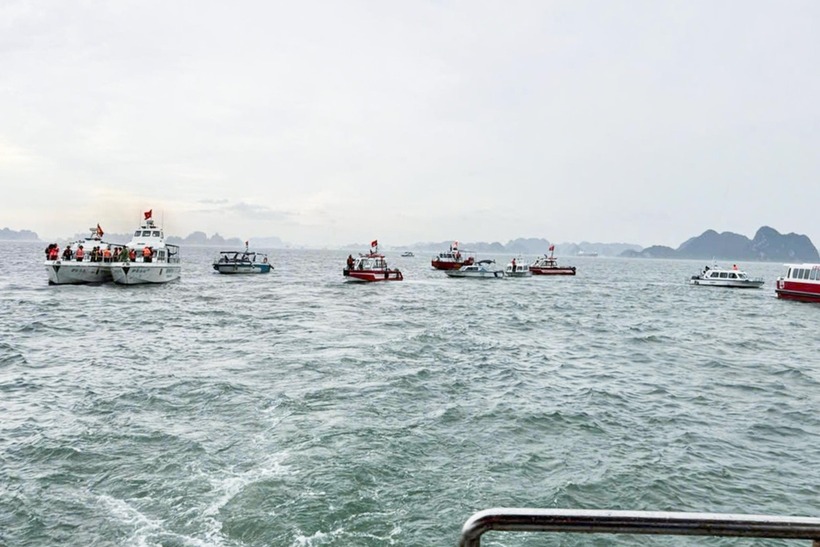 Lực lượng chức năng nhanh chóng có mặt thực hiện cứu hộ, cứu nạn