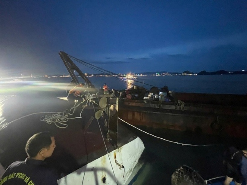 Theo báo Người lao động, đến 21 giờ 50 phút ngày 19/7, lực lượng chức năng đã cứu được 10 người còn sống và tìm đc 34 thi thể nạn nhân.