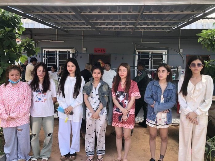 Các nghi phạm bị bắt giữ. Ảnh: Khmer Times