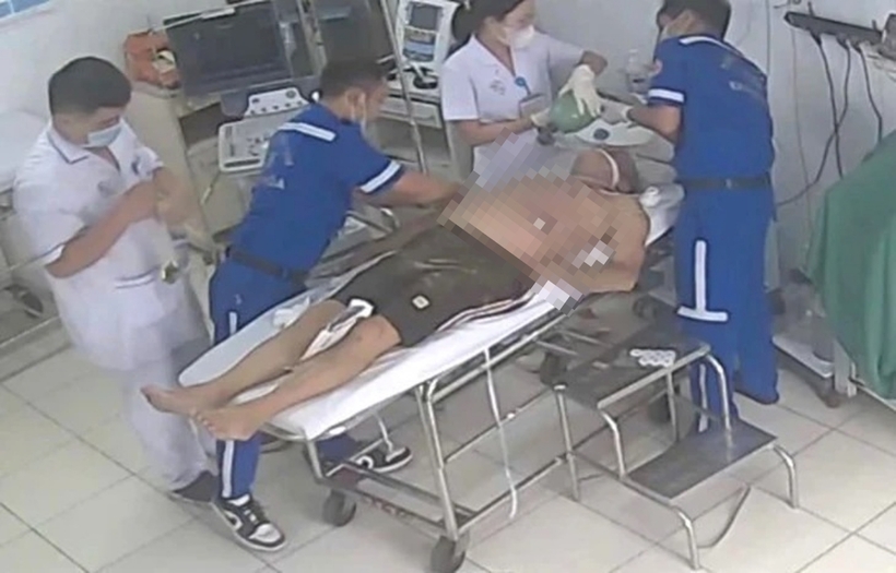 Người bệnh được điều trị tích cực tại khoa Cấp cứu Bệnh viện Đa khoa tỉnh Khánh Hòa. Ảnh: Tuổi Trẻ Online