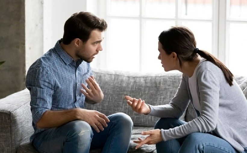 Sự nghi ngờ quá mức có thể khiến người ấy của bạn cảm thấy mệt mỏi và tức giận.