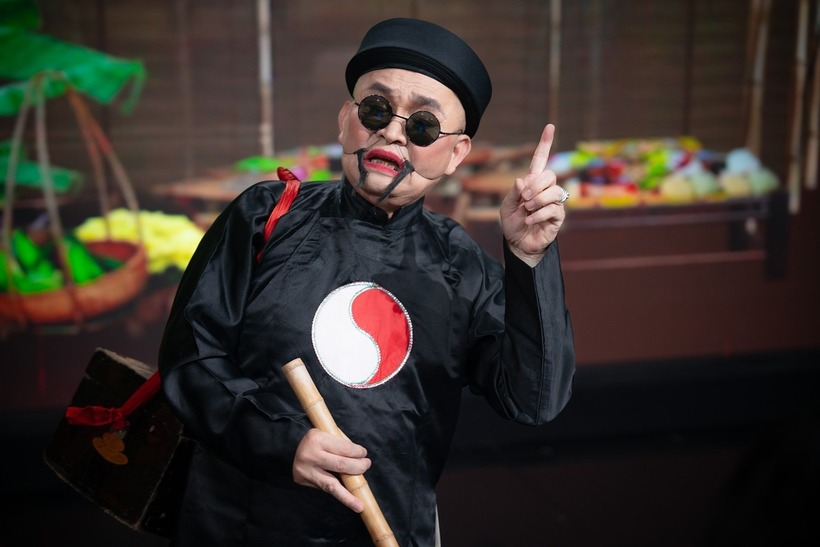 NSƯT Xuân Hinh từng hóa thân hàng trăm vai, từ ông lão, bà lão, trẻ con, hát văn, hát xẩm, đến các vai hài kịch kinh điển.