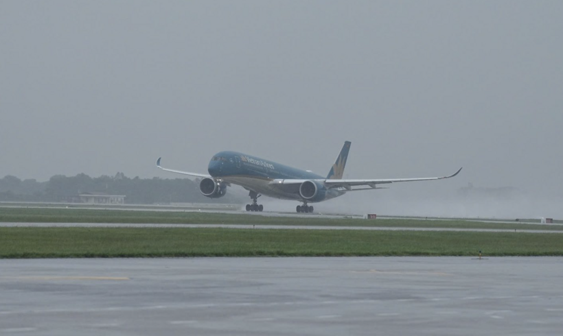Nhiều chuyến bay của Vietnam Airlines bị ảnh hưởng do cơn bão Wipha