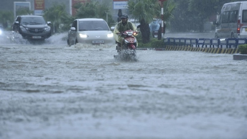 Giao thông đi lại khó khăn trên đường phố Thanh Hóa