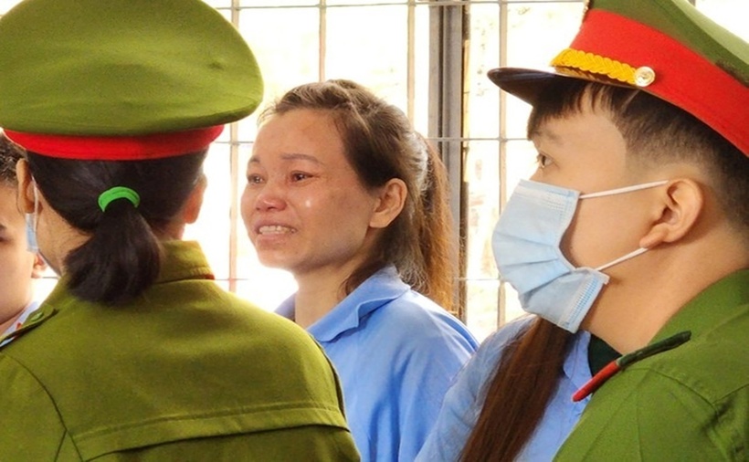 Bị cáo Mình bật khóc trong phiên xét xử. (Ảnh: Công an nhân dân)