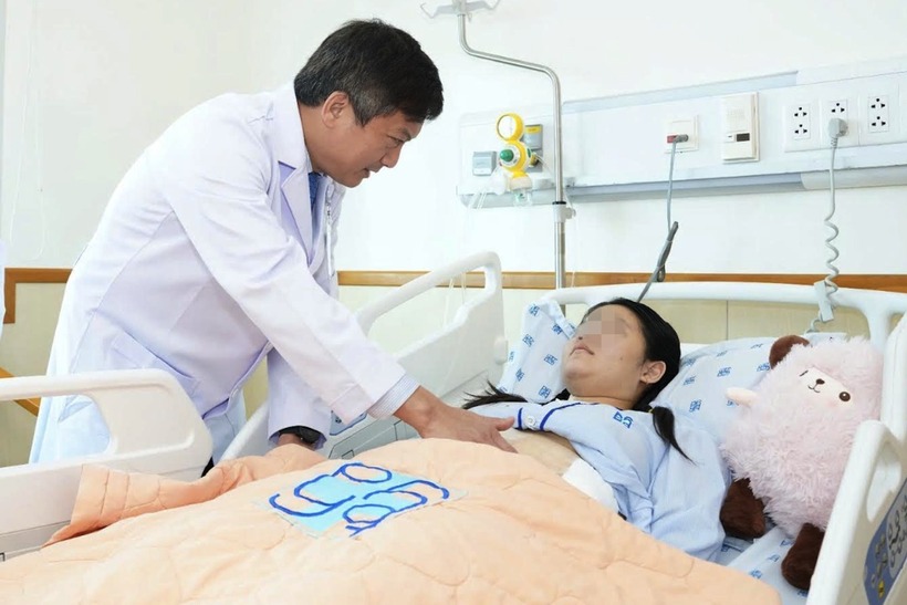 Người bệnh hồi phục nhanh, ăn uống, đi lại bình thường và xuất viện sau mổ 7 ngày. Ảnh: Báo Dân trí.