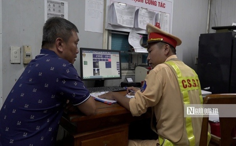 Phòng CSGT, Công an tỉnh Quảng Ngãi ra hiệu lệnh kiểm tra, xử lý hàng loạt lỗi vi phạm đối với xe khách Đình Nhân biển số 43H-05666