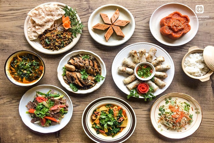 Việc có nên nấu lại đồ cúng hay không, về bản chất, là do điều kiện thực tế, thói quen gia đình và đặc biệt là nhận thức về an toàn thực phẩm.