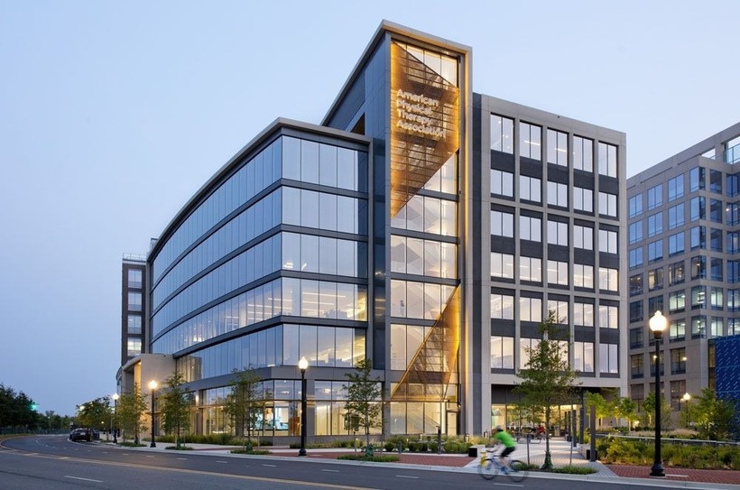 Mẫu thiết kế tòa nhà văn phòng sang trọng - 2