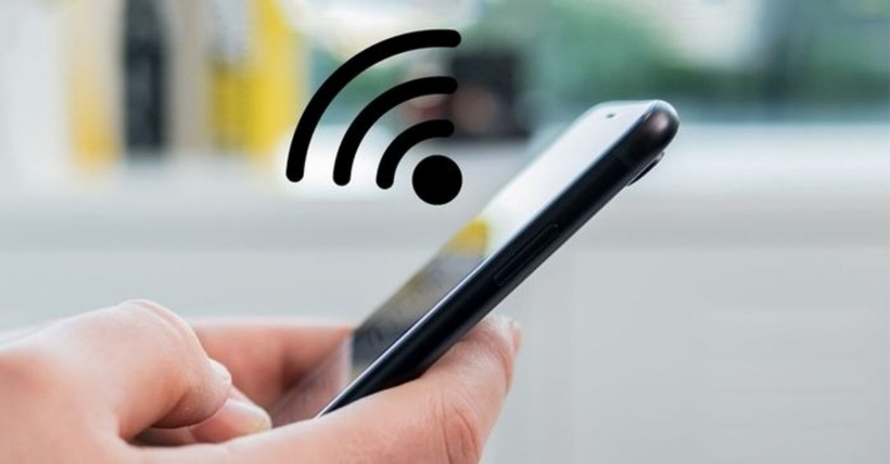Bạn có thể chia sẻ Wi-Fi trên Android thông qua Bluetooth hoặc mã QR. Ảnh minh họa
