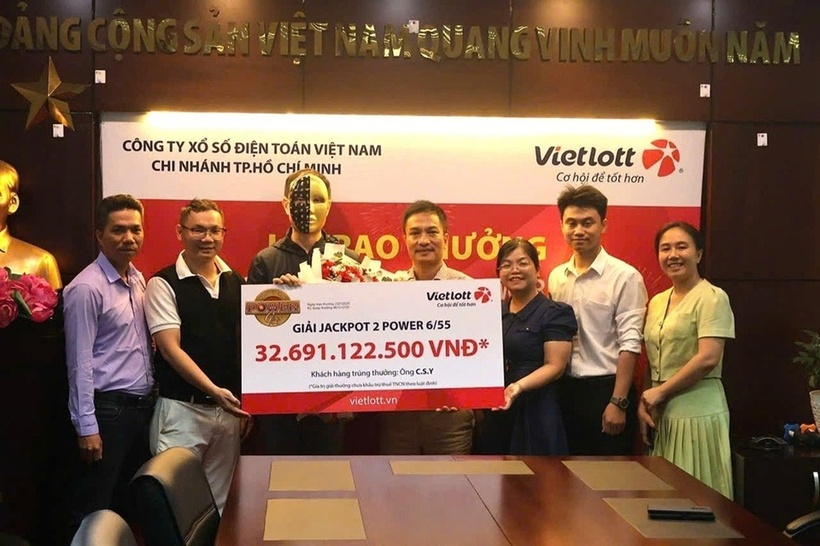Một người nước ngoài sống ở TP.HCM trúng Vietlott gần 33 tỷ đồng. Ảnh: Vietlott.