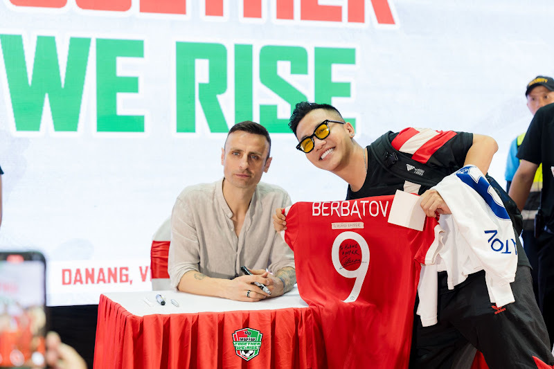 Dimitar Berbatov tái ngộ fan Việt tại sự kiện “Together We Rise” - 5