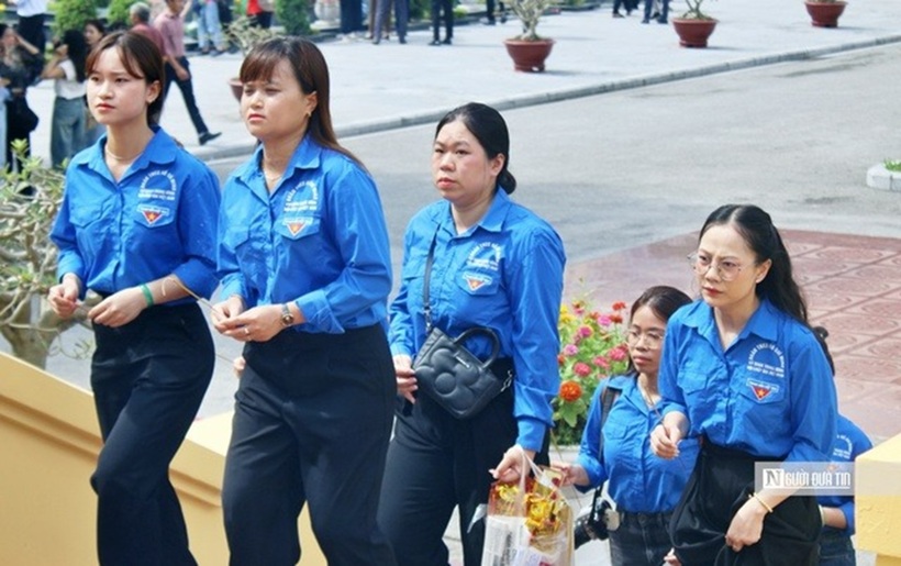 Thế hệ thanh niên hôm nay không chỉ là những phút giây cúi đầu mặc niệm, mà sau đó phải là hành động cụ thể để có thể sống có trách nhiệm vì cộng đồng, vì đất nước.