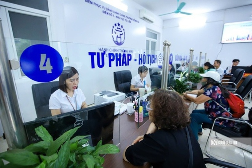 Hơn 74.200 cán bộ, công chức nghỉ việc được nhận tiền trợ cấp (Ảnh: Hữu Thắng).