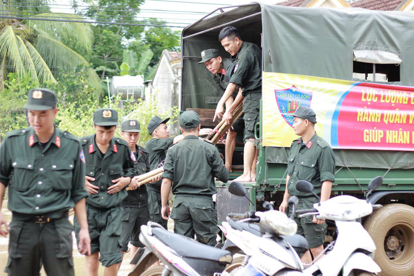 Trong những ngày tới, các cán bộ, chiến sĩ của Trung đoàn CSCĐ Bắc Trung Bộ sẽ tiếp tục đến các địa bàn khác trên địa bàn tỉnh Nghệ An để giúp người dân dọn dẹp nhà cửa, trường học, trụ sở làm việc... để sớm ổn định cuộc sống.