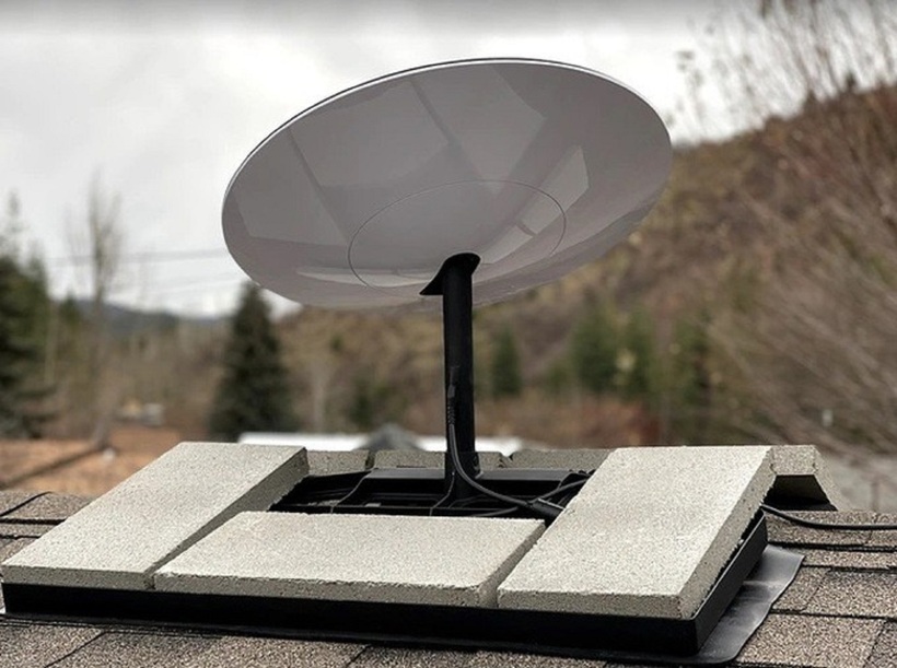 Chảo thu tín hiệu Internet từ vệ tinh của Starlink. Ảnh: Cnet