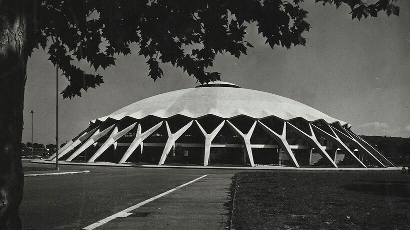 Mái vòm bê tông đặc trưng của nhà thi đấu Palazzetto dello Sport ở Ý