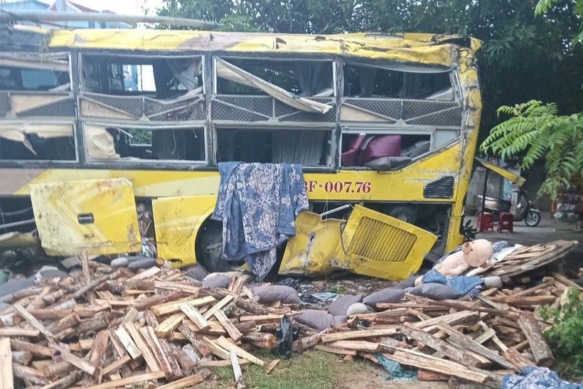 Nguyên nhân vụ tai nạn đang được lực lượng chức năng làm rõ. (Ảnh Dân trí)