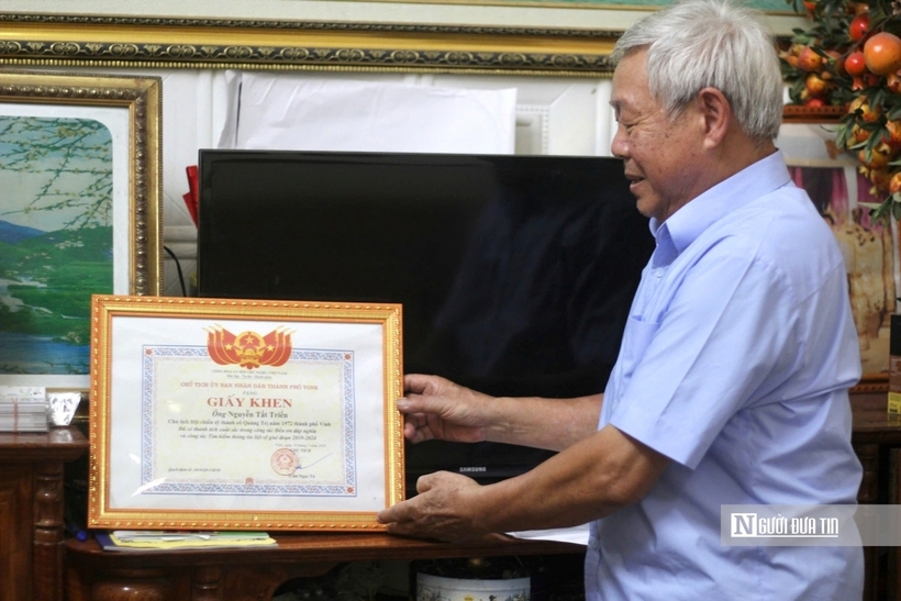 Dù nghỉ hưu nhưng ông vẫn có nhiều cống hiến cho cộng đồng, xã hội.