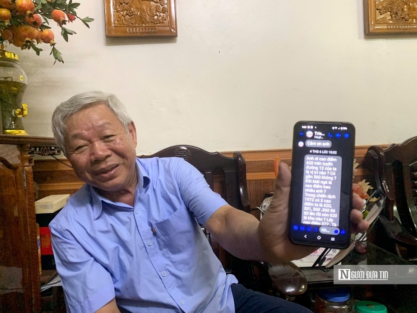 Ông Triển kết nối thông tin với đồng đội và cơ quan chuyên trách để có những manh mối về thông tin các liệt sĩ đã ngã xuống.