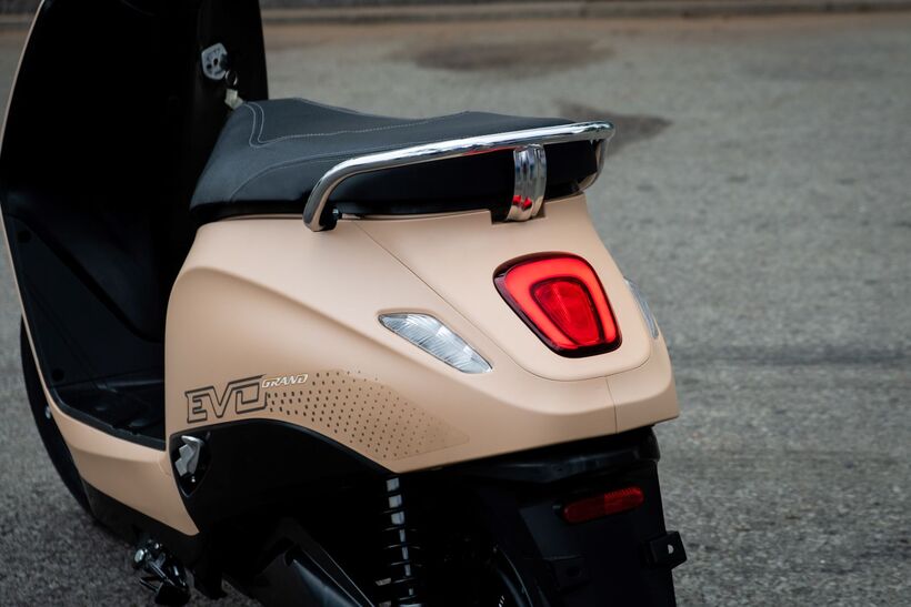 Cận cảnh “siêu phẩm” VinFast Evo Grand lần đầu xuất hiện tại “VinFast Xanh Fest Icon” - 6