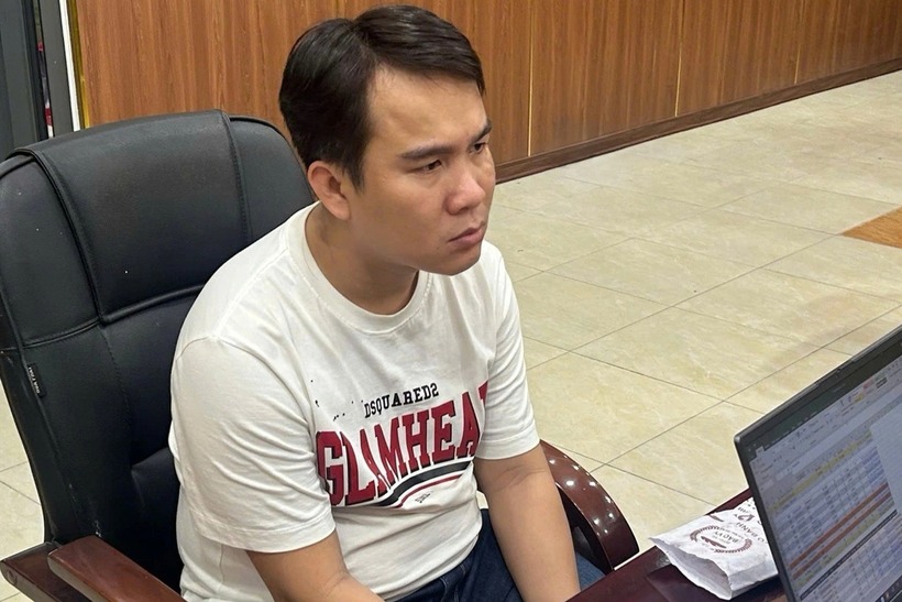 Đối tượng cầm đầu Huỳnh Văn An tại cơ quan công an. (Ảnh: Công an Đà Nẵng)