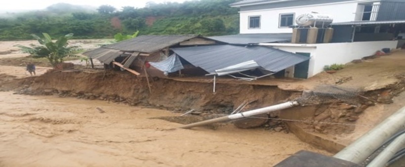 Mưa lớn tại Sơn La gây thiệt hại nặng nề. Ảnh: PLO.