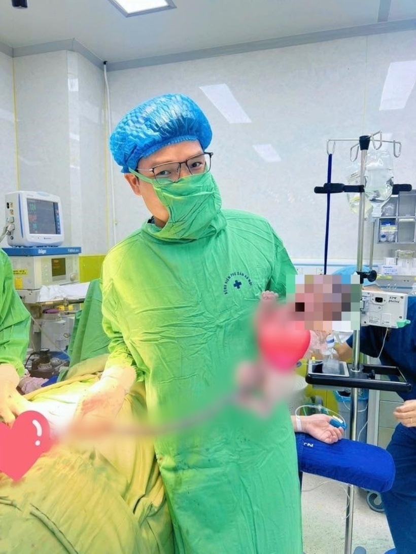 Dây rốn dài khoảng 1m, gấp đôi bình thường và xoắn vặn nhiều vòng. Ảnh: Đại Biểu Nhân Dân