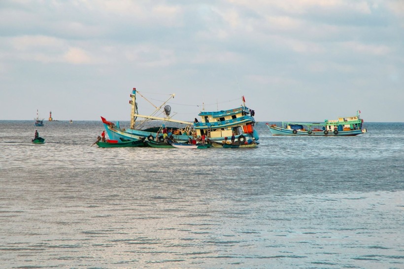 Bình minh trên cảng cá Thổ Chu.