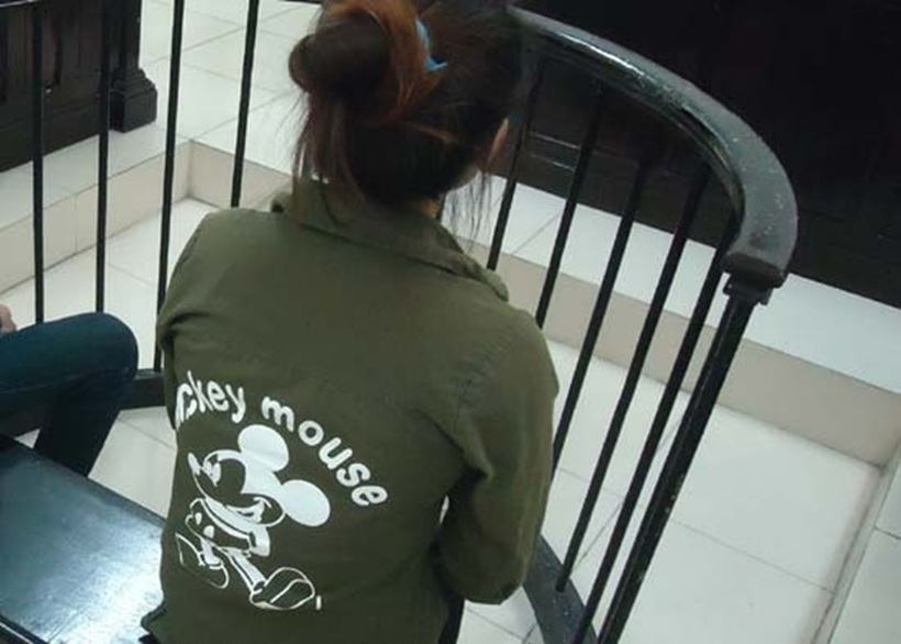 Hình ảnh nữ sinh tại phiên xét xử. Ảnh: Công Lý