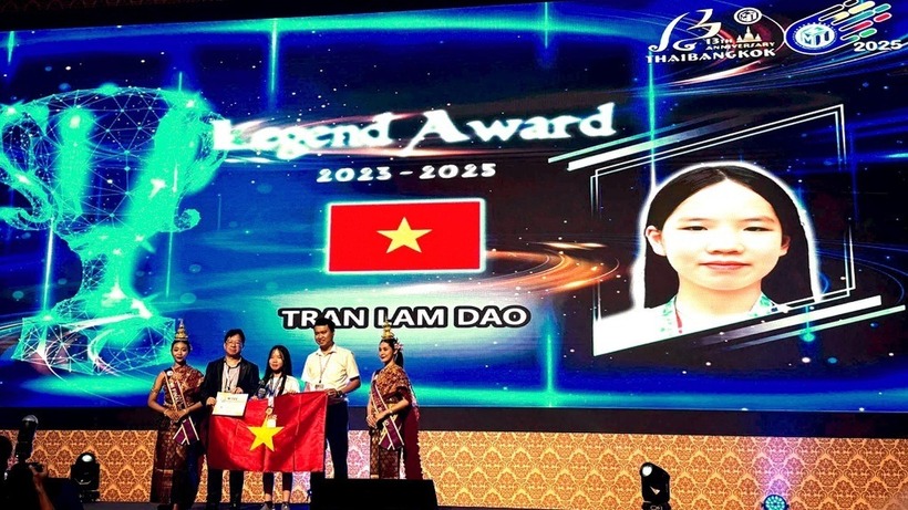 Trần Lâm Đào - học sinh lớp 6, trường THCS Nguyễn Trường Tộ đạt huy chương kim cương năm nay. Ảnh: Dân trí