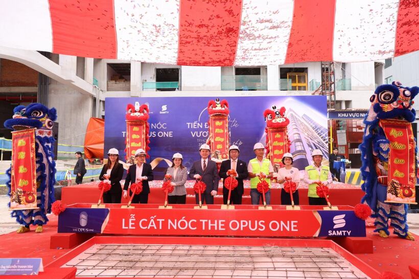 Vinhomes và SAMTY tổ chức lễ cất nóc 4 tòa tháp The Opus One, dự kiến bàn giao từ quý I/2026  - 1