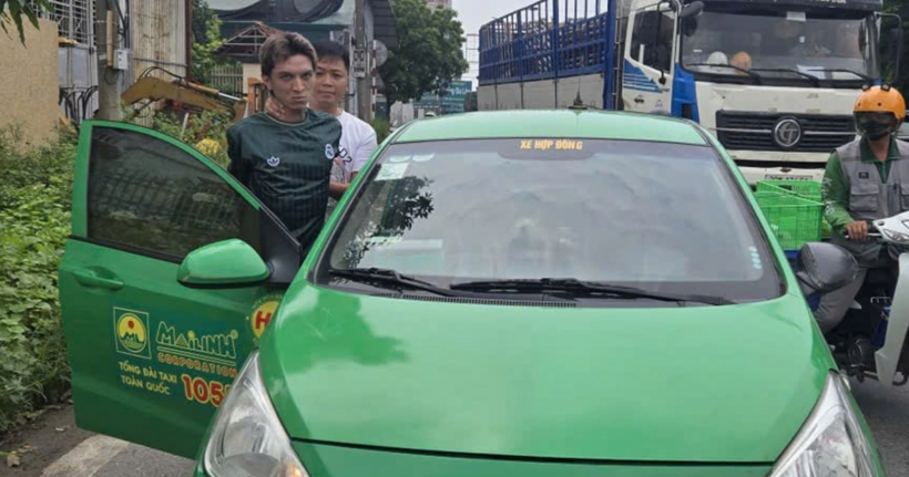 Bình "Gold" và chiếc taxi bị cướp (Ảnh: C.C.).