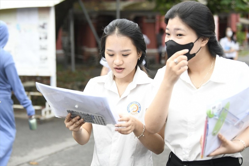 Đề thi phân hóa và những hệ lụy. Ảnh: Báo Tiền phong.