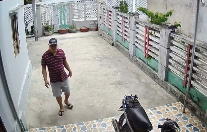 Nghi phạm Đoàn Tứ Hanh vào nhà bà C. (Ảnh cắt từ camera). Ảnh: VTC News