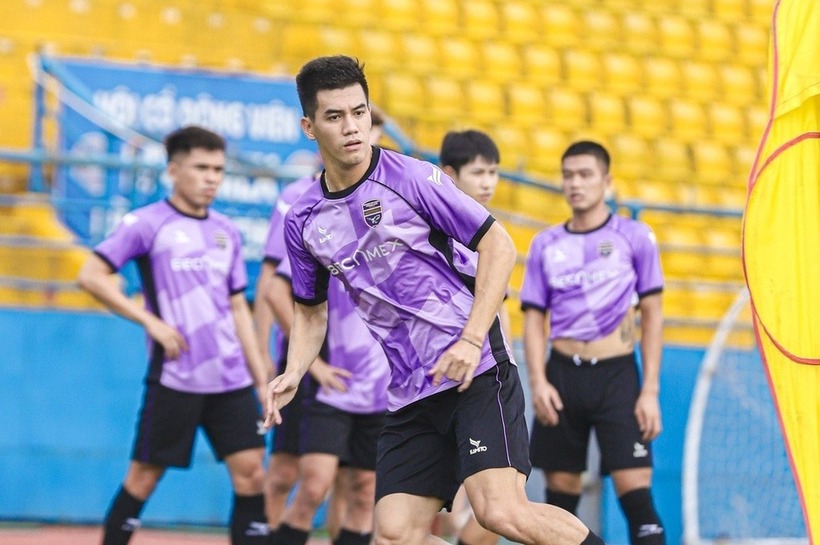 Tiền đạo Nguyễn Tiến Linh chia tay Becamex TP.HCM sau 10 năm gắn bó. Ảnh: Tạp chí Tri thức