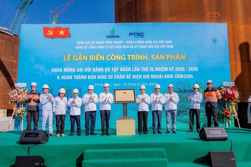 Lễ gắn biển công trình, sản phẩm chào mừng Đại hội đại biểu Đảng bộ Petrovietnam lần thứ IV, nhiệm kỳ 2025-2030