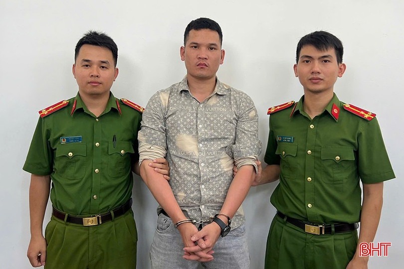 Đối tượng truy nã Nguyễn Lý Hùng bị bắt. (Ảnh: Công an Hà Tĩnh)