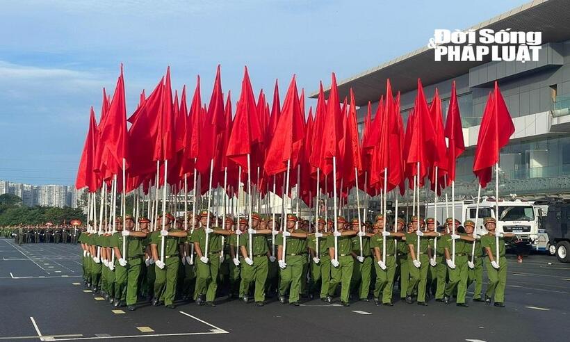Công an Hà Nội hợp luyện diễu binh, diễu hành chuẩn bị cho Ngày hội vì Thủ đô bình yên, ra quân đảm bảo ANTT các ngày lễ lớn - 2