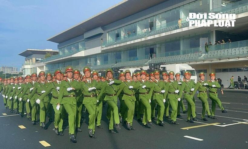 Công an Hà Nội hợp luyện diễu binh, diễu hành chuẩn bị cho Ngày hội vì Thủ đô bình yên, ra quân đảm bảo ANTT các ngày lễ lớn - 3
