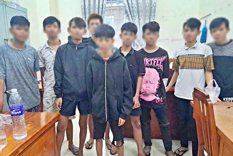 Nhóm 9 đối tượng đã được gia đình bảo lãnh. Ảnh: Dân trí