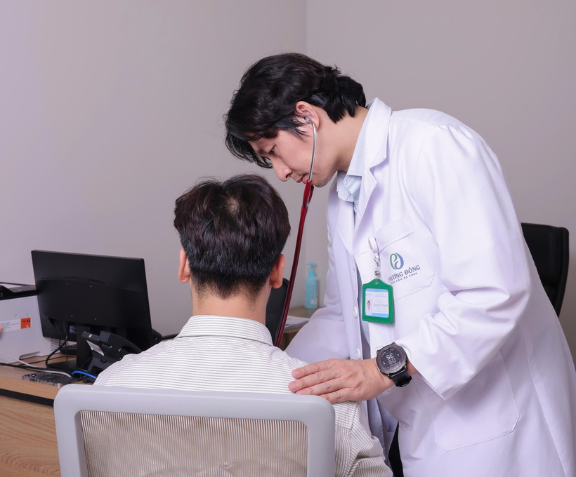 Bác sĩ Đoàn Dư Mạnh, Phó giám đốc Trung tâm Tim mạch và Đột quỵ Quốc tế, Bệnh viện Đa khoa Phương Đông