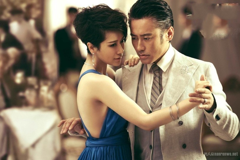 Ngô Tú Ba (phải) trong một tác phẩm điện ảnh.