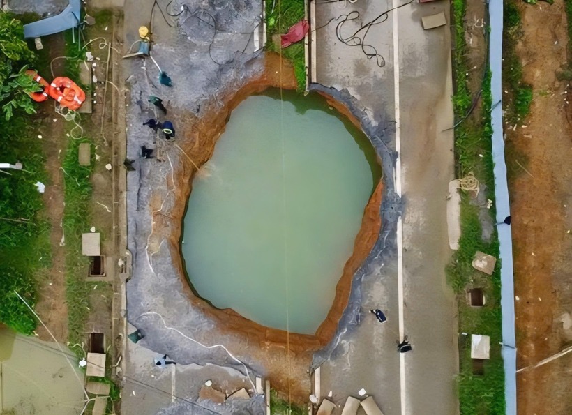 Hố tử thần ở Thái Nguyên. Ảnh: Báo Tiền phong.