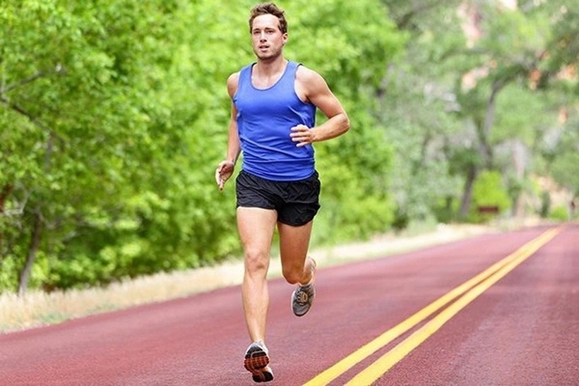 Người có bệnh lý tim mạch, huyết áp, hoặc dị dạng mạch máu não có nguy cơ đột quỵ đột ngột khi chơi thể thao nếu vận động quá sức, không kiểm tra sức khỏe định kỳ. Ảnh minh hoạ.