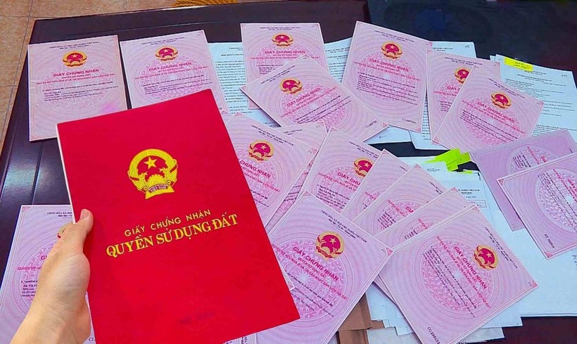 Hợp đồng mua bán nhà ở bắt buộc phải công chứng hoặc chứng thực theo quy định pháp luật. Ảnh minh họa
