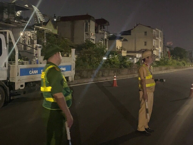 Tổ TTKS liên tuyến với sự tham gia của lực lượng Công an xã, kiểm soát 24/24 trên các tuyến QL1A, 1B.