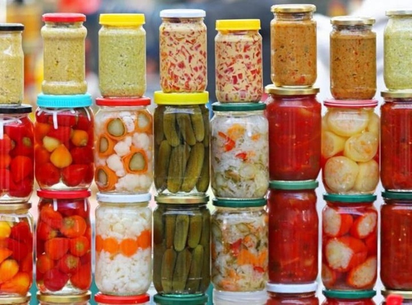 Các món rau lên men truyền thống như dưa cải muối, cà pháo, kim chi thường chứa hàm lượng natri rất cao.